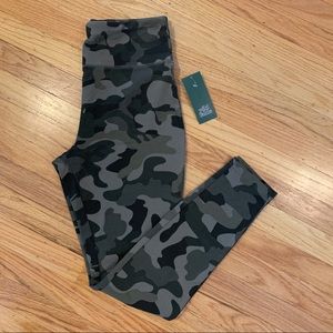 Camo print leggings women’s small